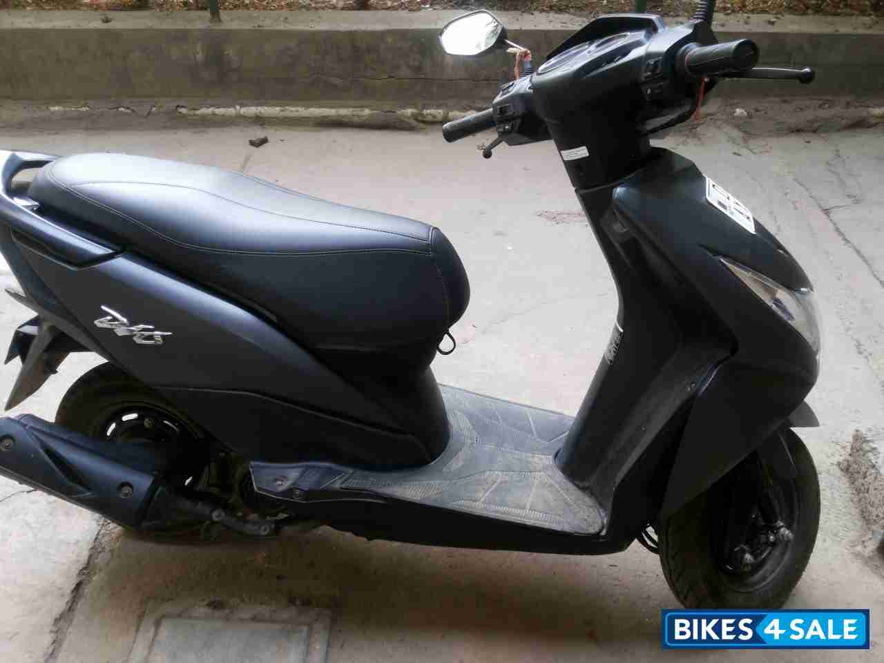 Grey Mat Finish Honda Dio Picture 2. Album ID is 116756. Bike located