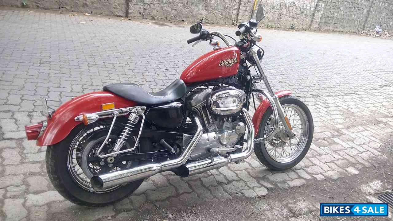 Red Harley Davidson XL 883L Sportster