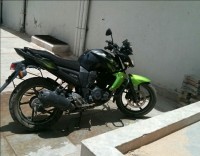 Black &green Yamaha FZ-S