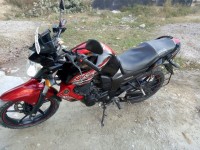 Black/red Yamaha FZ-S