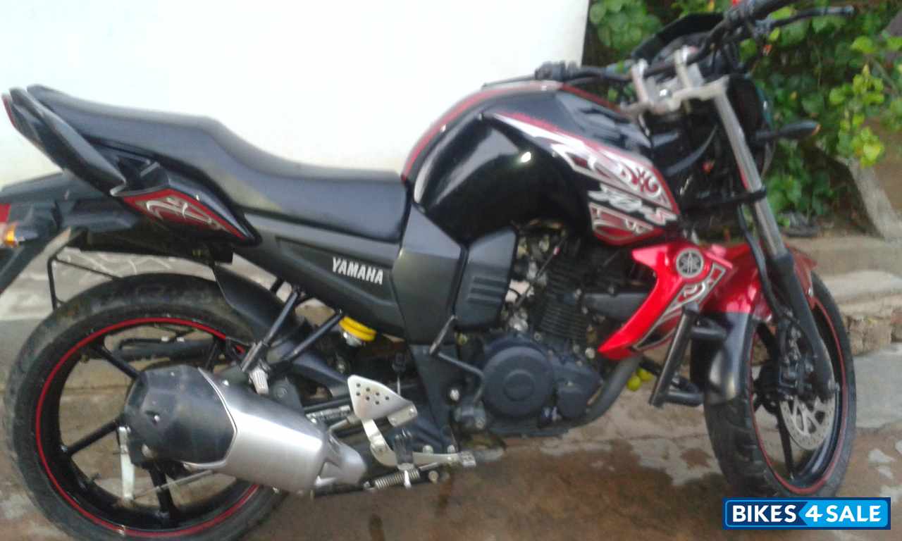 Red/black Yamaha FZ-S