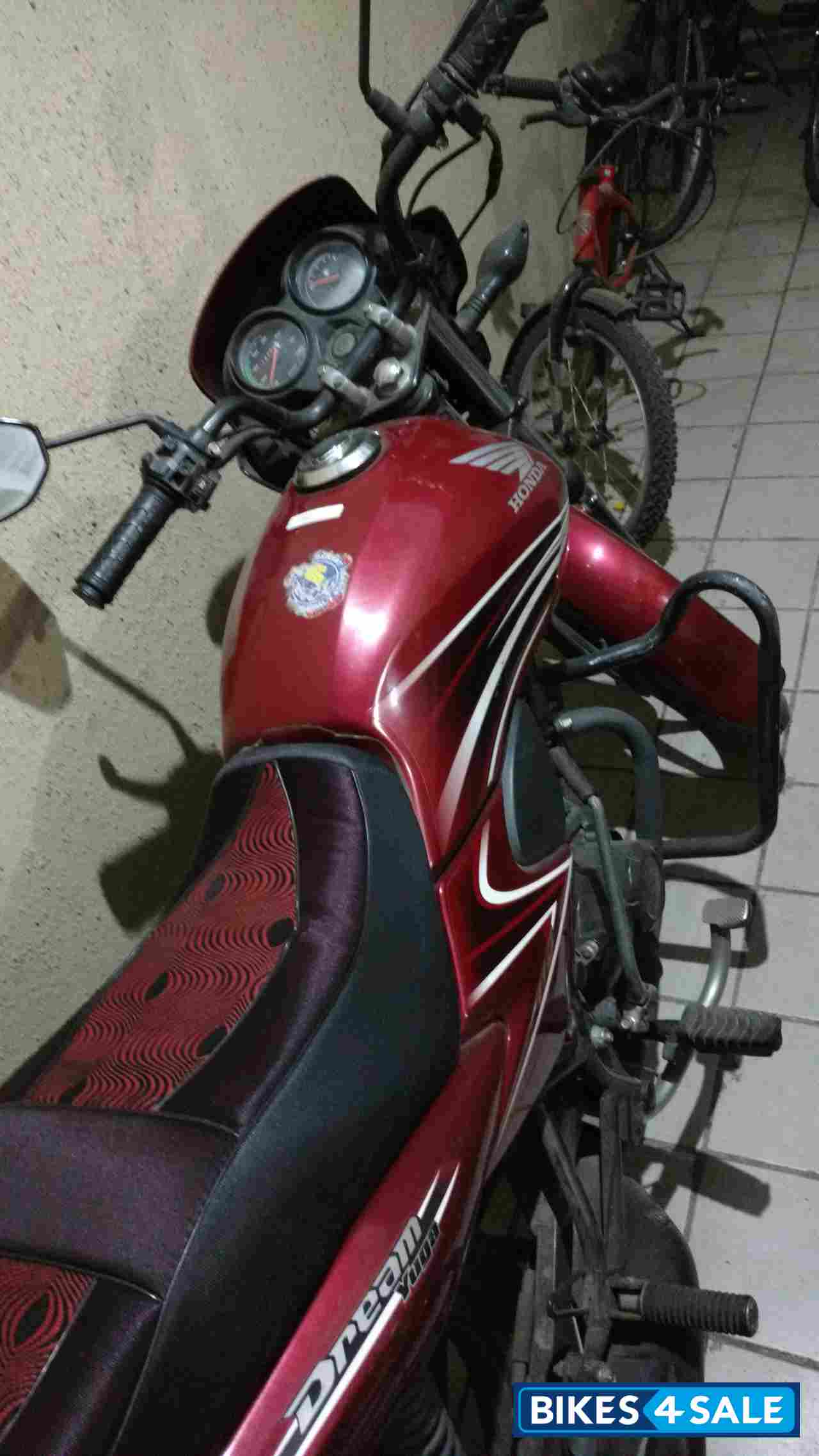 Red Honda Dream Yuga