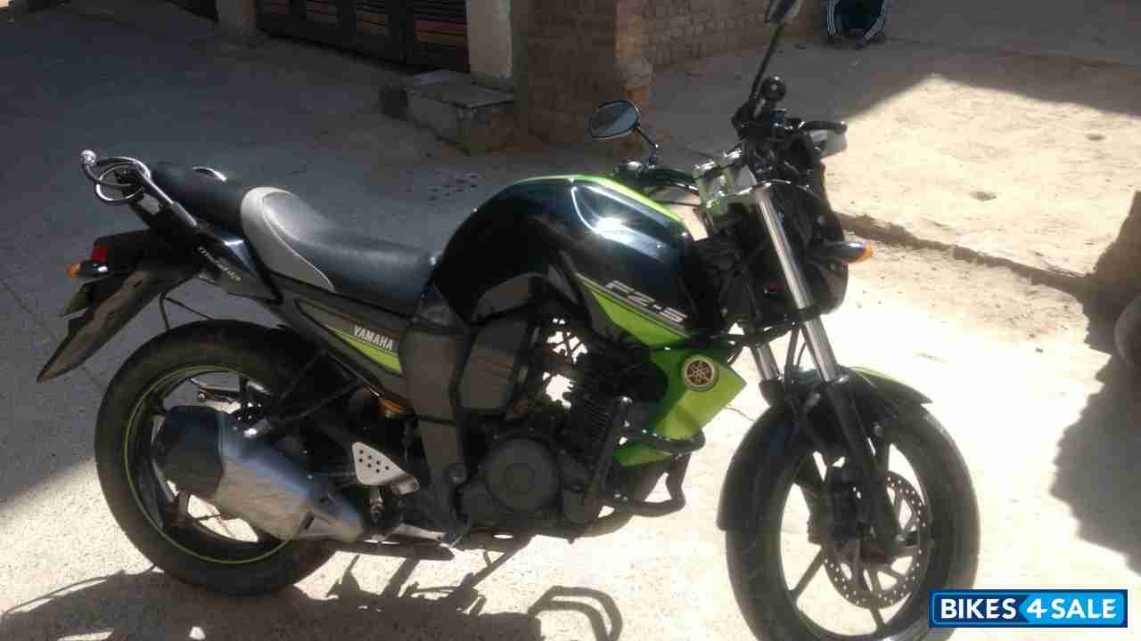 Black & Green Yamaha FZ-S