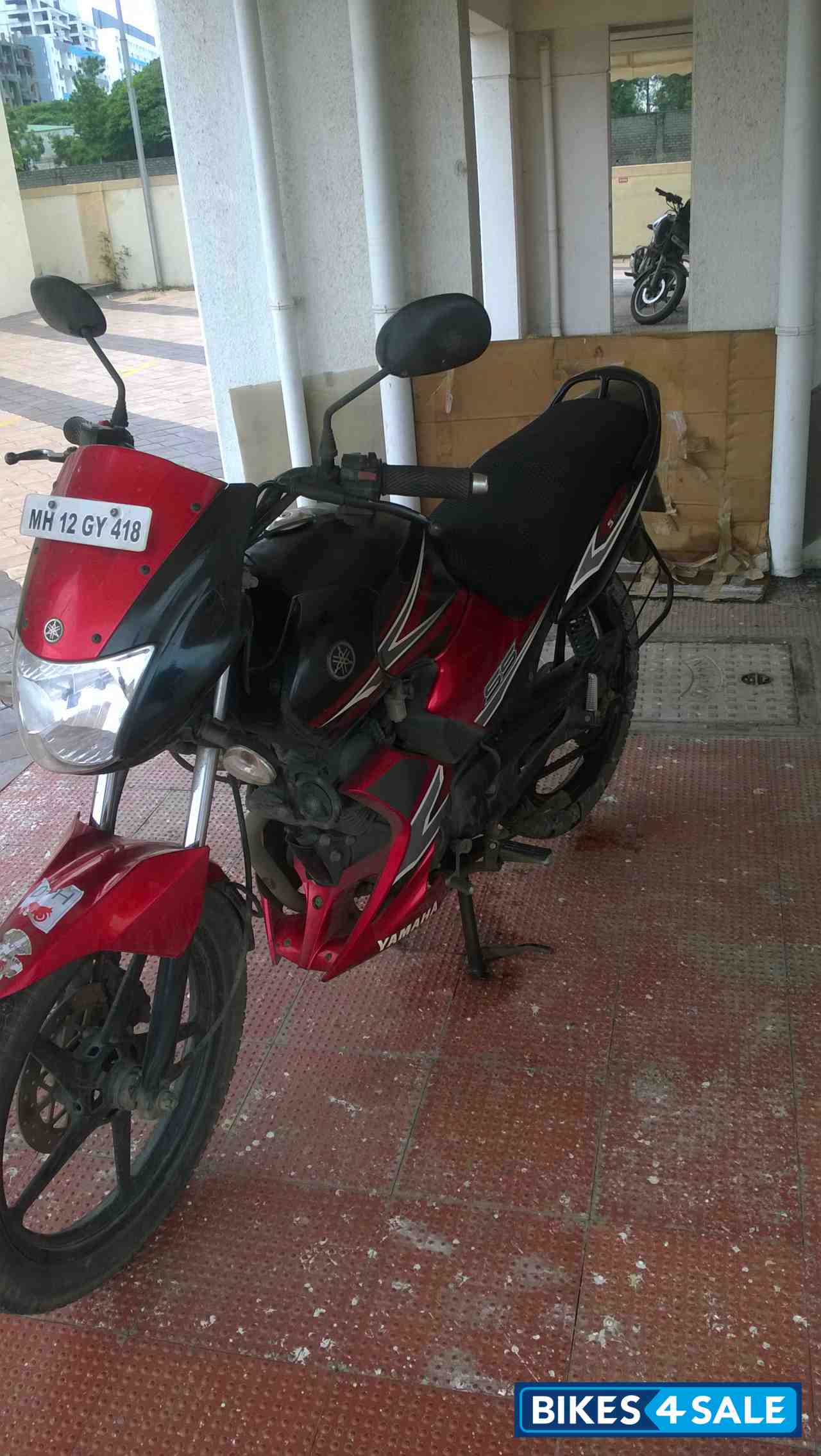 Black And Red Yamaha SS125