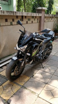 Green + Black Kawasaki Z800