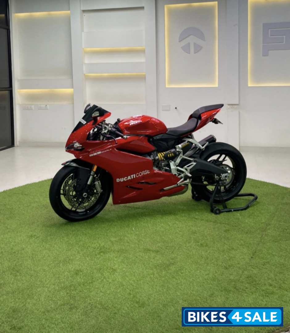 Red Ducati Panigale 959