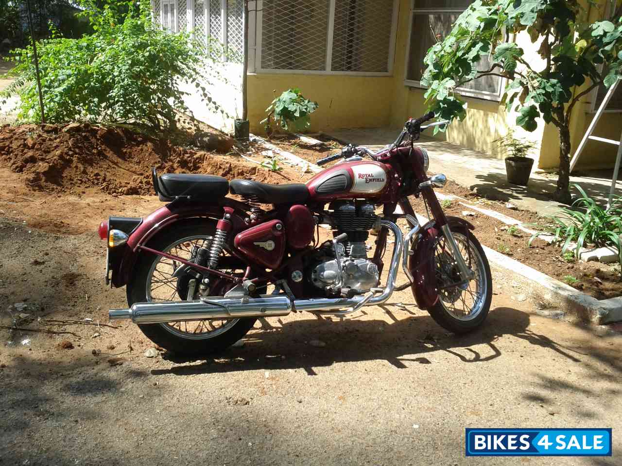 Maroon Royal Enfield Classic 500