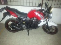 Red / White Yamaha FZ-S