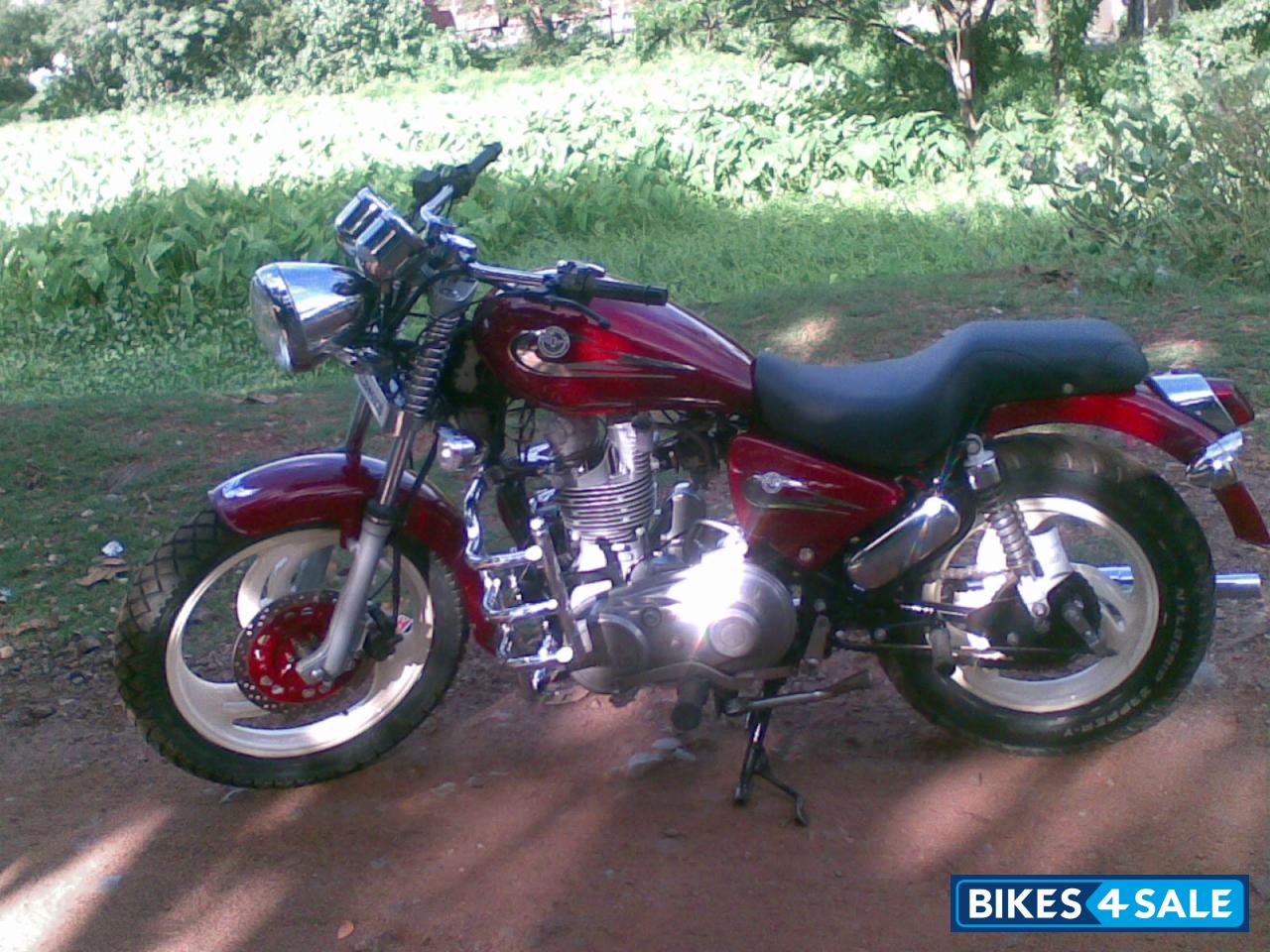 Red Royal Enfield Thunderbird Picture 1