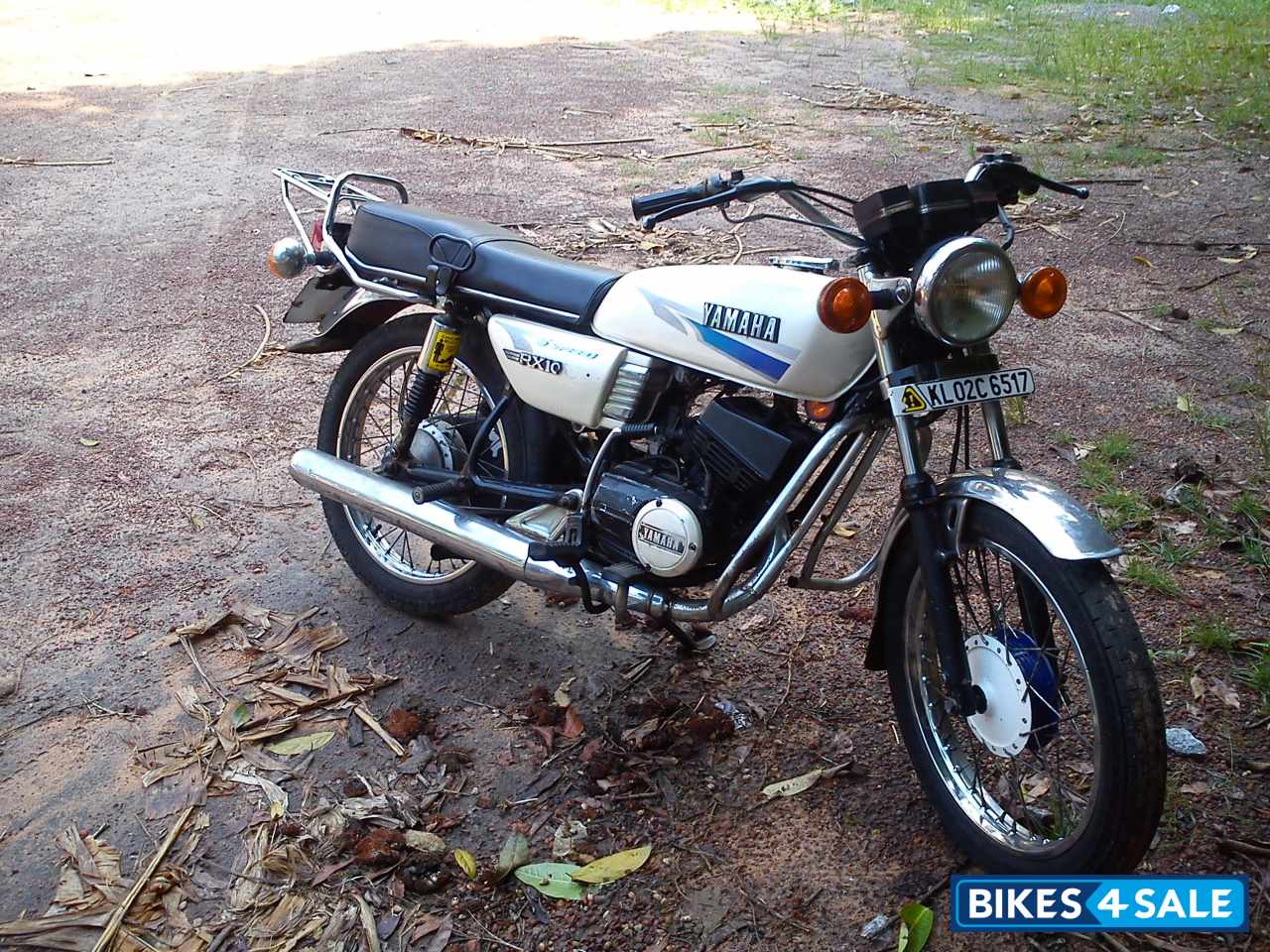 White Yamaha RX 100 for sale in Kollam. PERFECT ENGINE NEW SPARE METRES