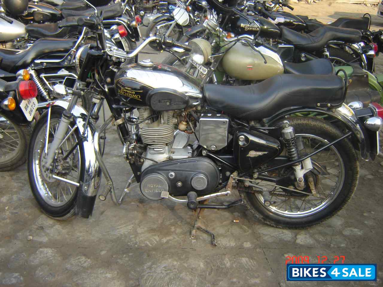 Royal Black Royal Enfield Bullet Machismo A350