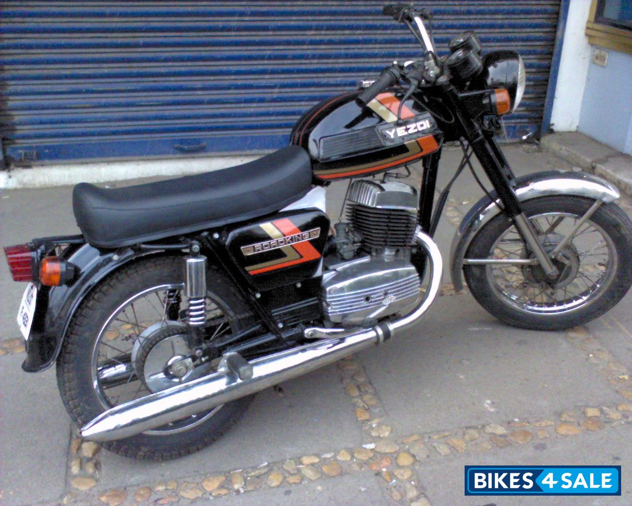 Second hand Ideal Jawa Yezdi RoadKing in Ernakulam. Single using,in