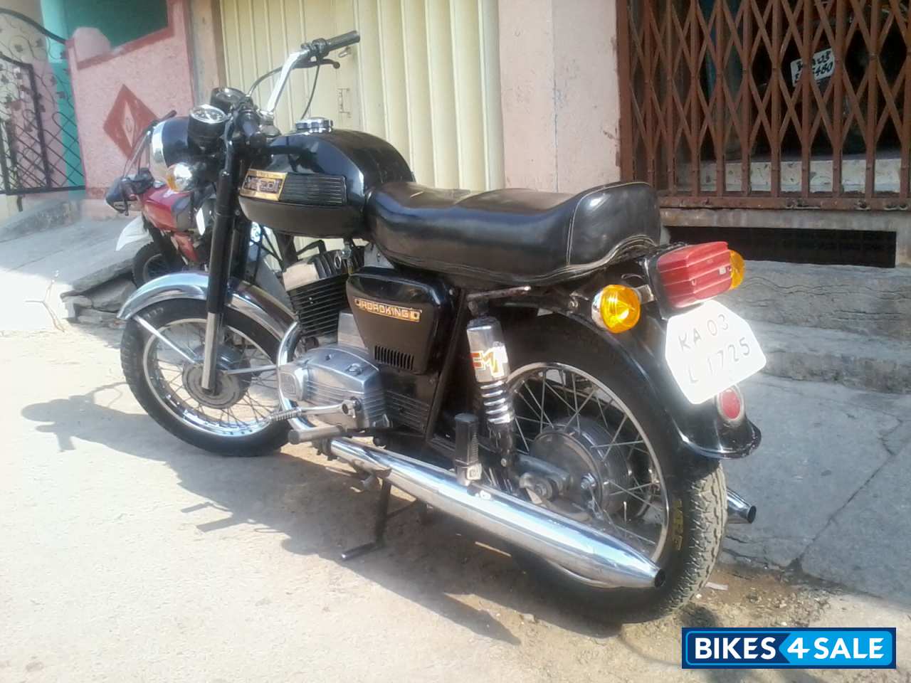 Second hand Ideal Jawa Yezdi RoadKing in Bangalore. CALL ME ON