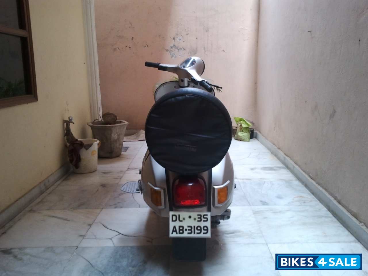 Second Hand Bajaj Chetak In New Delhi Single Handed