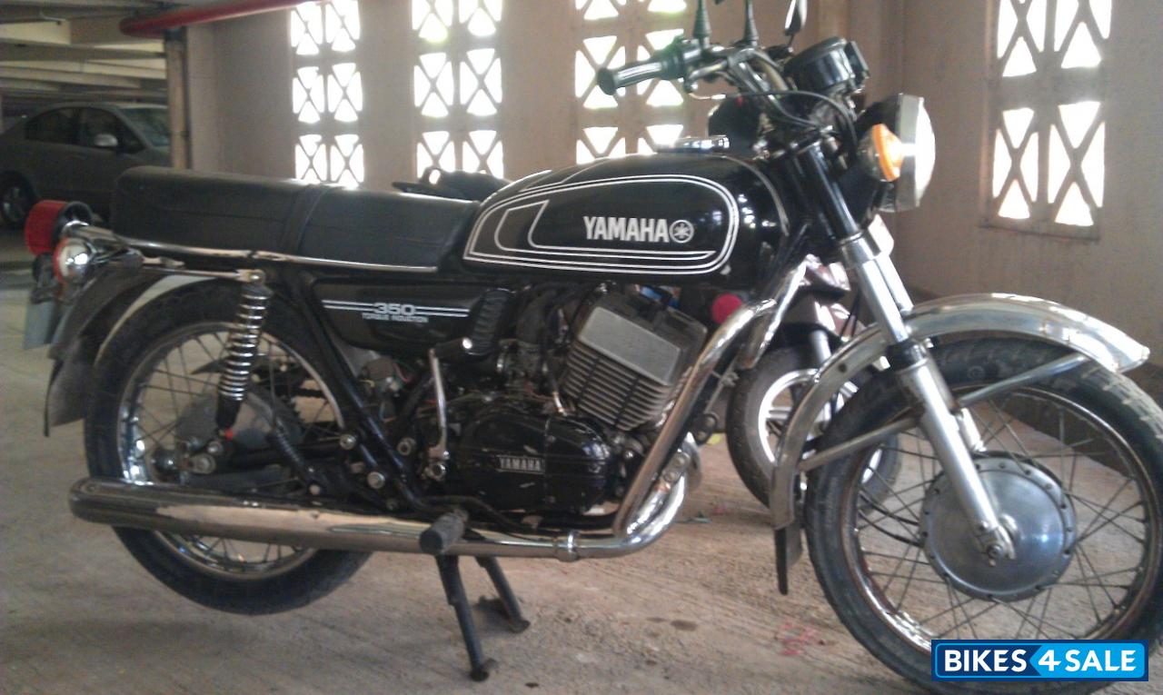 Black Yamaha RD 350