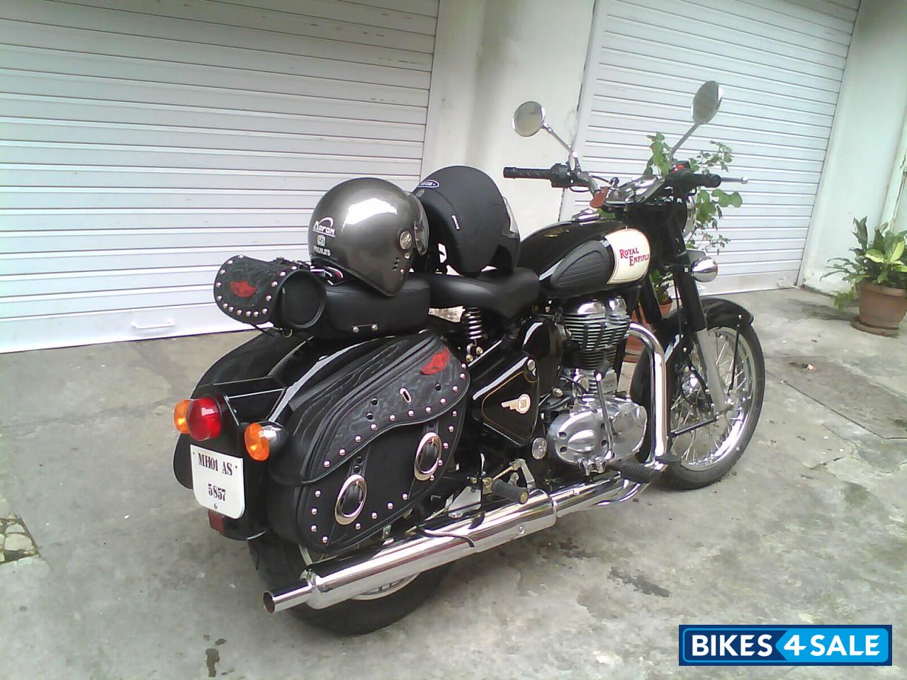 Second hand Royal Enfield Classic 500 in Ahmedabad. Army Officer owned