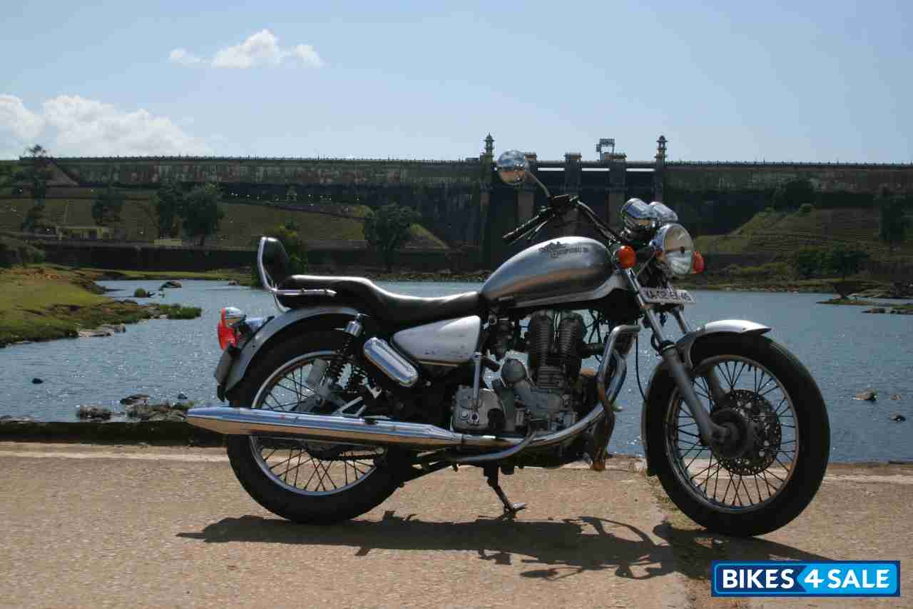 Silver Royal Enfield Thunderbird Silver Royal Enfield Thunderbird