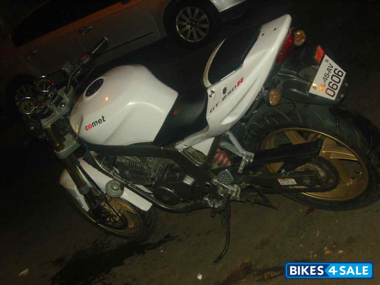 White Hyosung GT250R Comet White Hyosung GT250R Comet