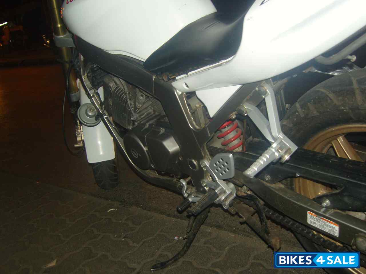 White Hyosung GT250R Comet White Hyosung GT250R Comet