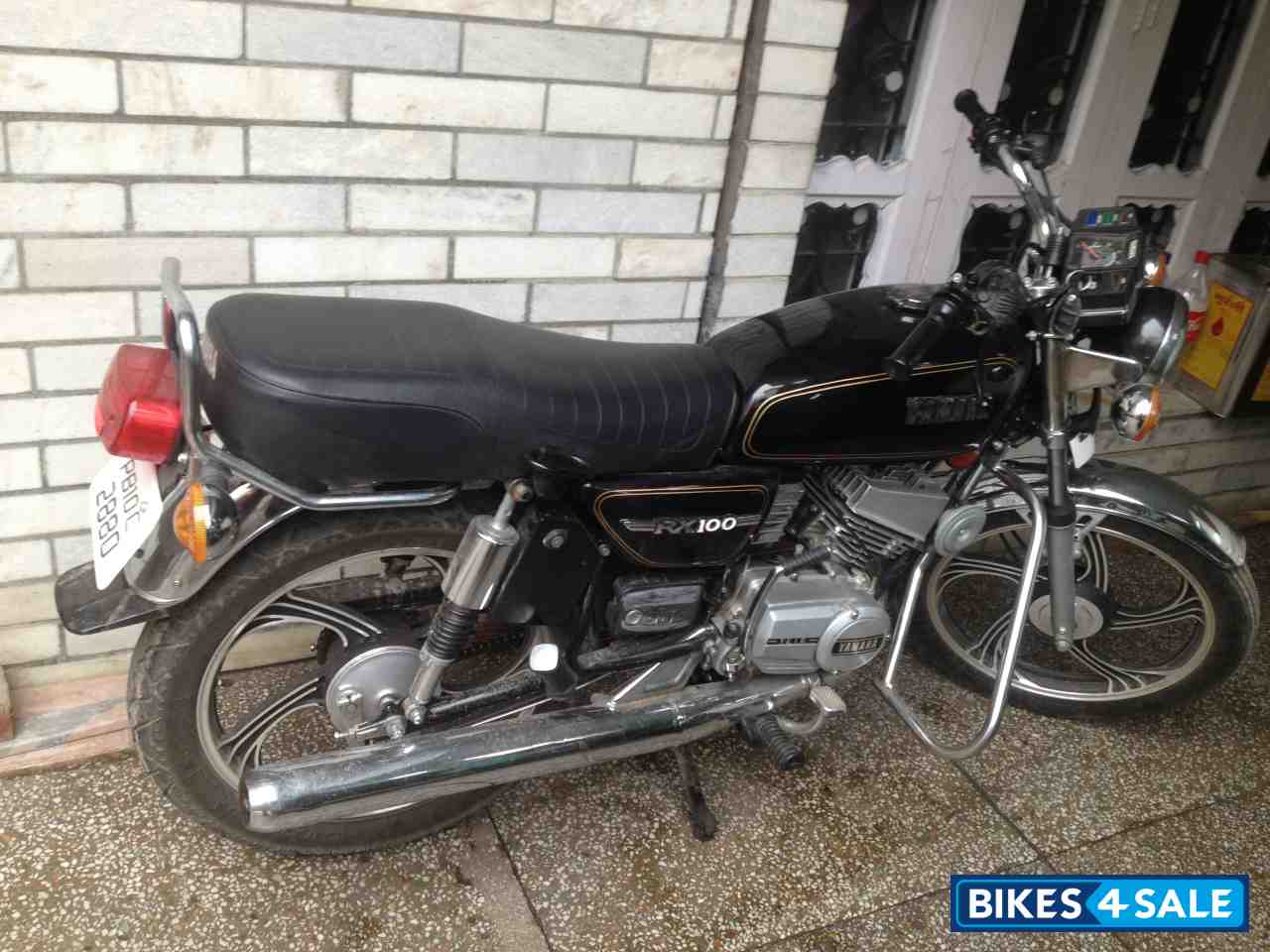 Second hand Yamaha RX 100 in Jalandhar. I have Yamaha rx 100 in very