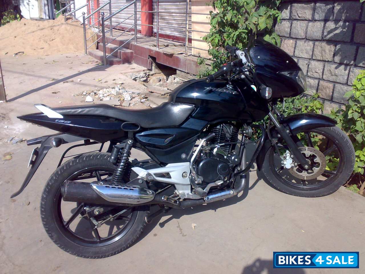 pulsar 150 metallic black