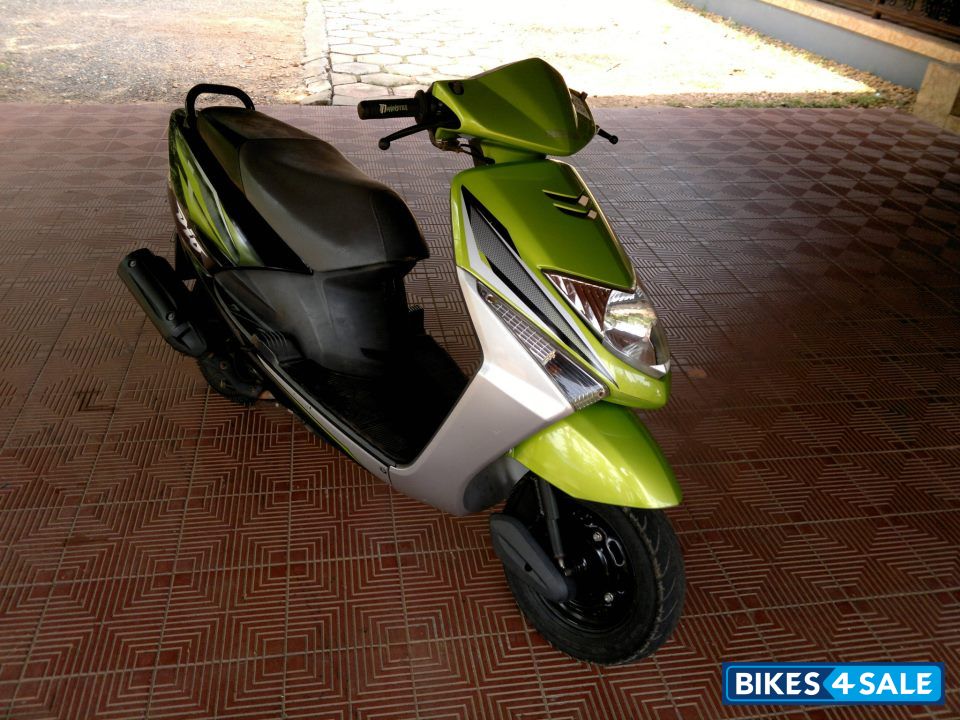 Green Honda Dio Picture 1. Bike ID 99434. Bike located in Kottayam