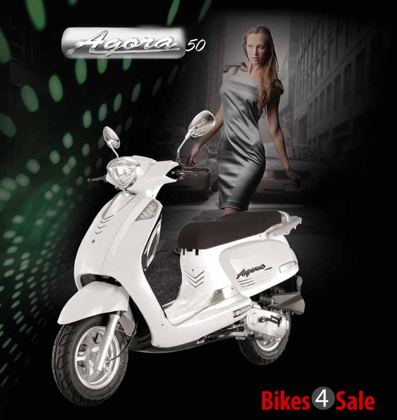 Keeway Agora 50 - Lady with White color Keeway scooter
