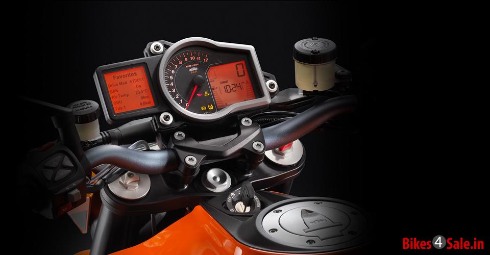 KTM Super Duke 1290 R - Instrument Console and Traction Control System of KTM 1290 Super Duke R