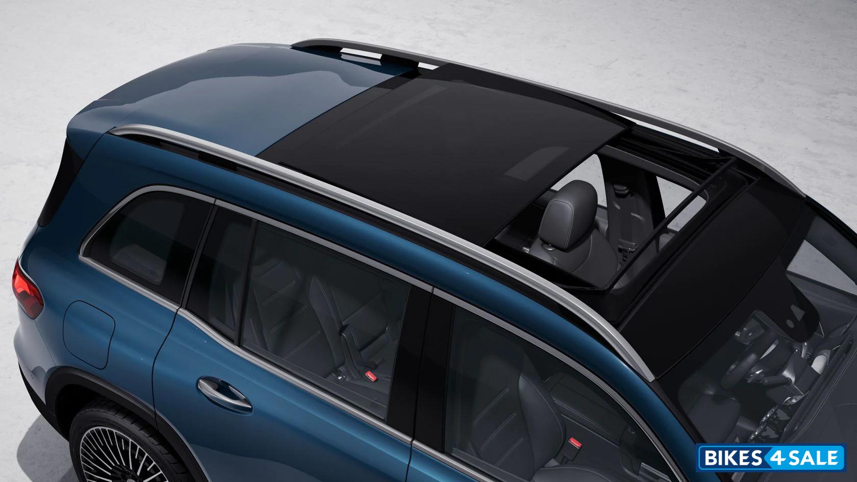 Mercedes-Benz EQB - Panoramic sliding sunroof