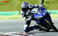 Yamaha YZF R15 Wallpaper