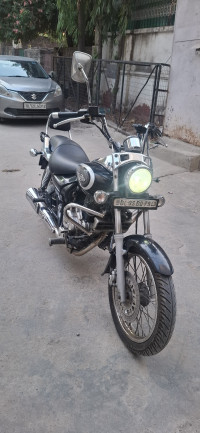 Black Bajaj Avenger Cruise 220