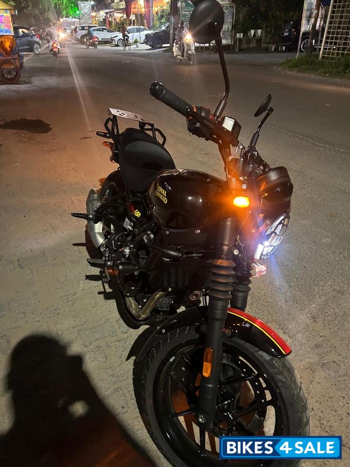 Black Royal Enfield Guerrilla 450 Flash