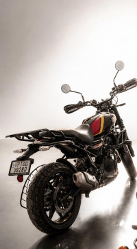 Black Royal Enfield Guerrilla 450 Flash