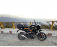 Black Royal Enfield Guerrilla 450 Flash