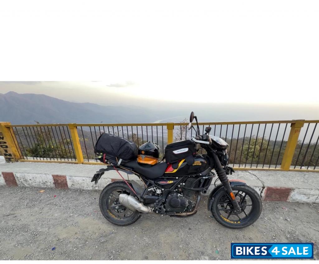 Black Royal Enfield Guerrilla 450 Flash