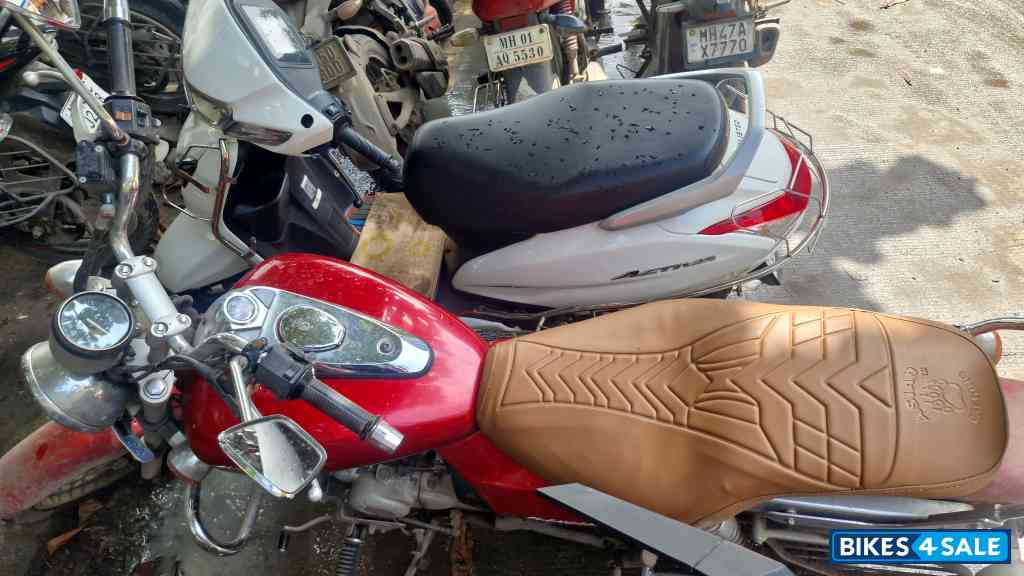 Bajaj Avenger 200 DTS-i