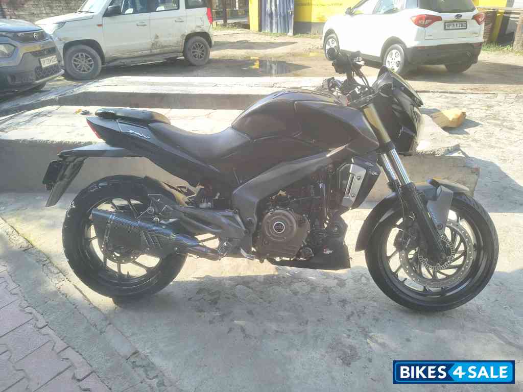 Black Bajaj Dominar 400