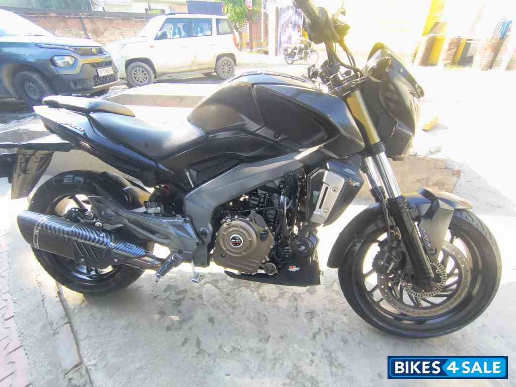 Black Bajaj Dominar 400 Black Bajaj Dominar 400
