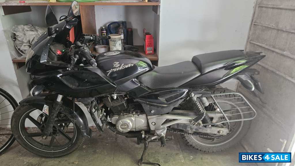 Bajaj Pulsar 220F