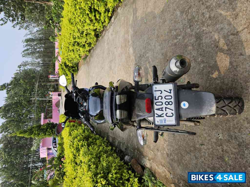 Bajaj Pulsar 220F