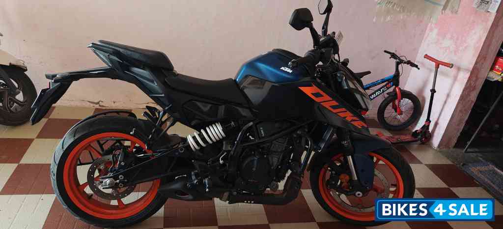 Black And Blue KTM Duke 250 Black And Blue KTM Duke 250