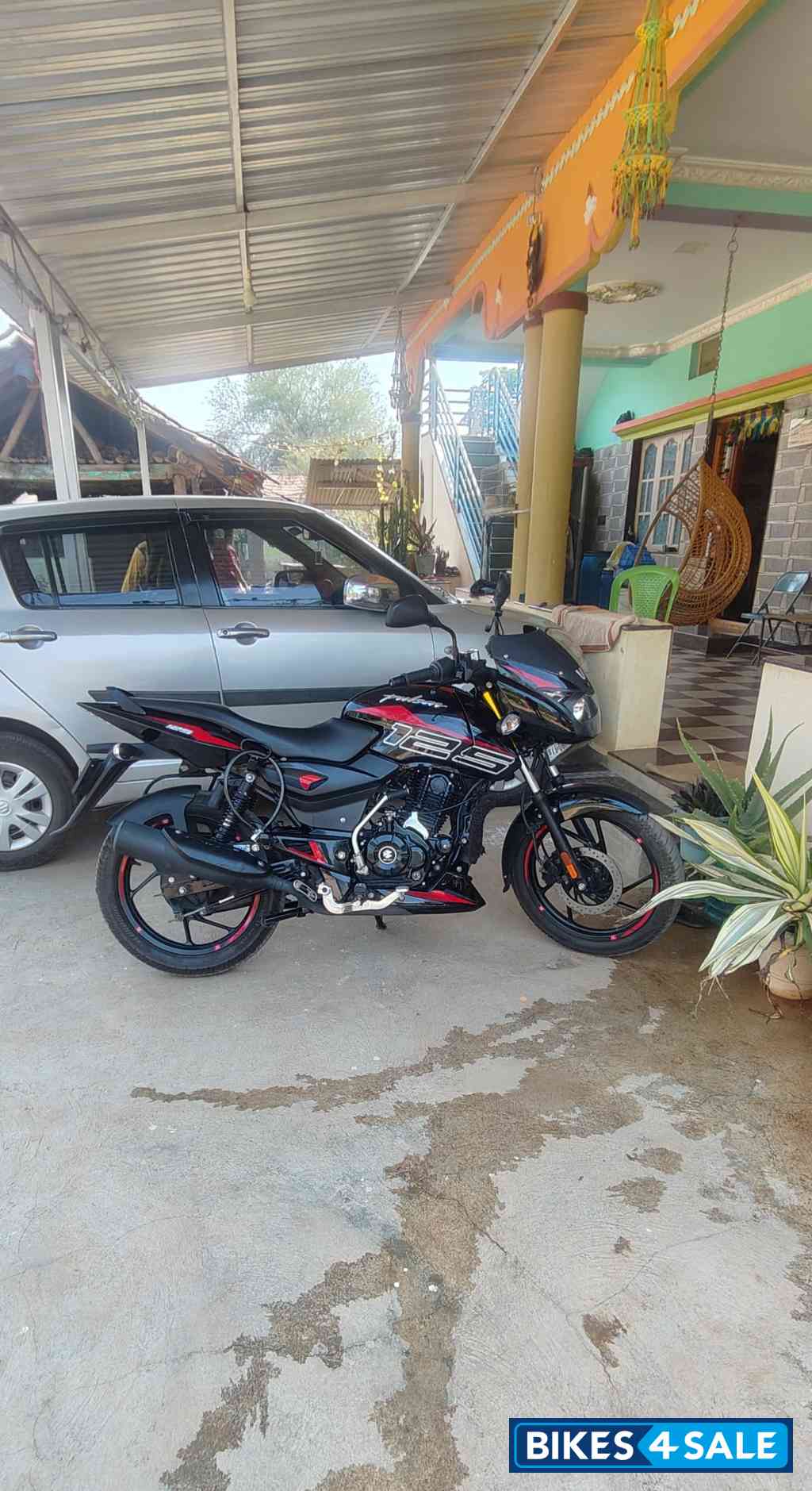 Bajaj Pulsar 125 Carbon Fibre Disc Single Seat