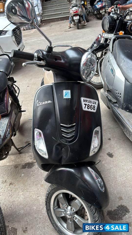 Black Vespa VXL 125