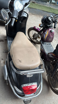 Black Vespa VXL 125