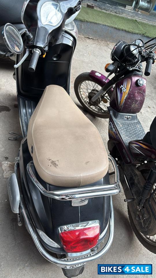 Black Vespa VXL 125