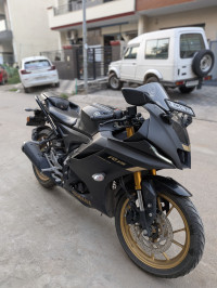 Matt Black Yamaha R15 V4