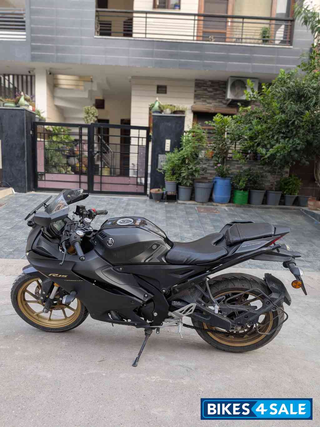 Matt Black Yamaha R15 V4 Matt Black Yamaha R15 V4