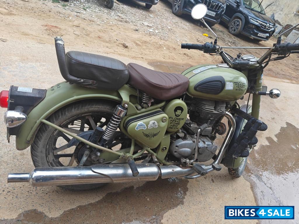 Pista Green Royal Enfield Classic Desert Storm Pista Green Royal Enfield Classic Desert Storm