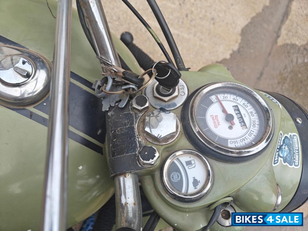 Pista Green Royal Enfield Classic Desert Storm Pista Green Royal Enfield Classic Desert Storm