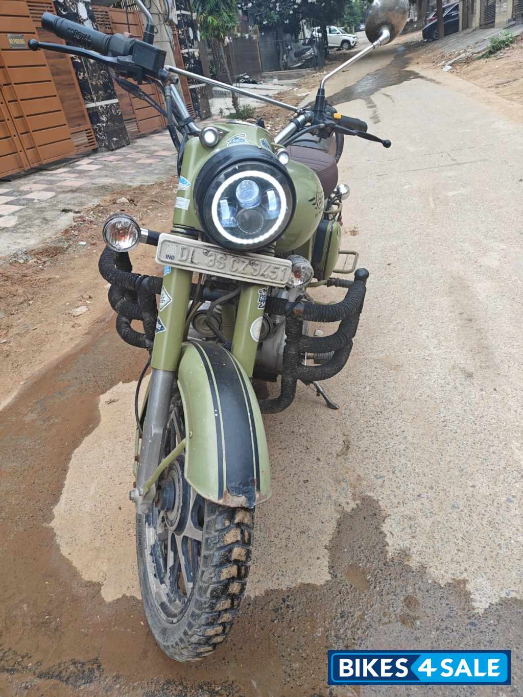 Pista Green Royal Enfield Classic Desert Storm Pista Green Royal Enfield Classic Desert Storm
